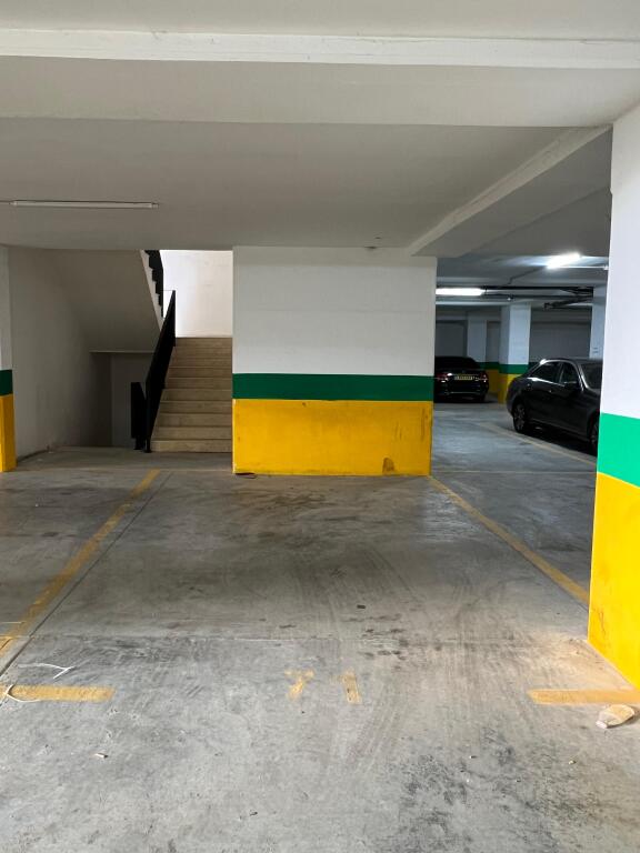 Shiten 3 Poste Parkimi ”Ish Fusha e Aviacionit”- Tiranë