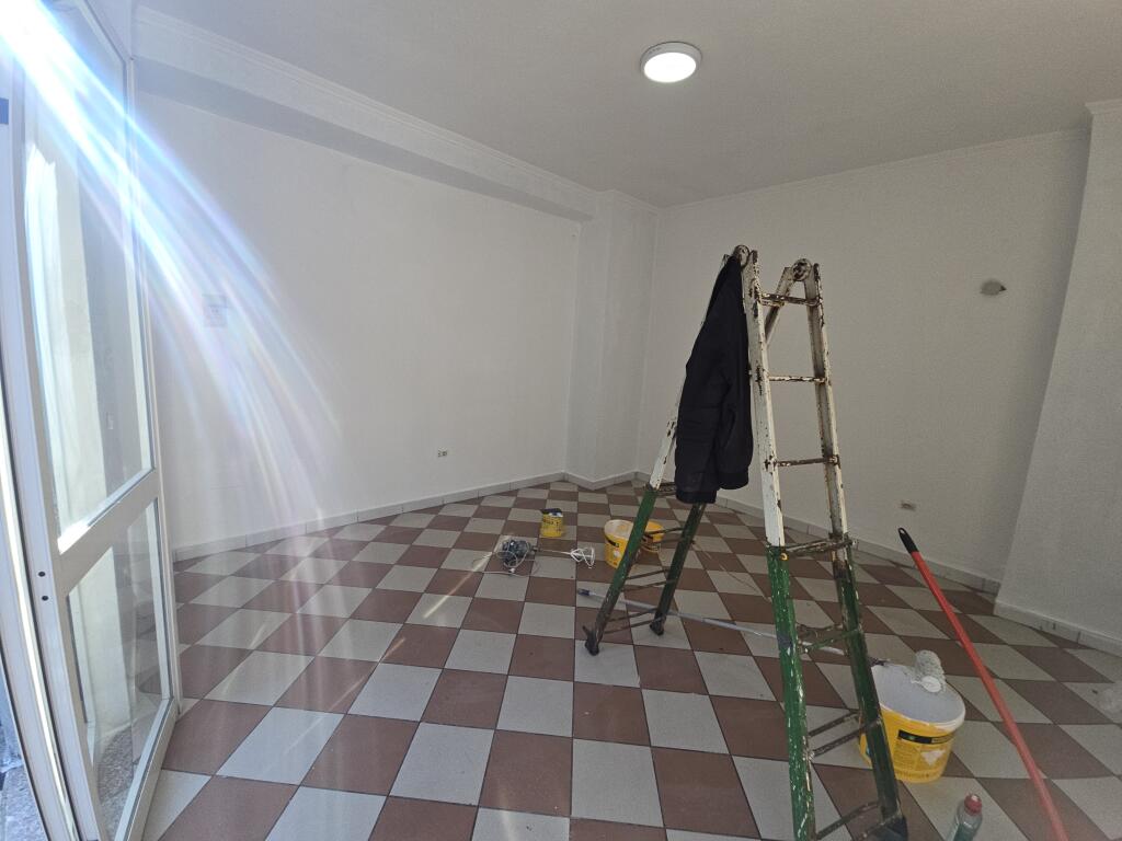 JEPET ME QERA AMBJENT BIZNESI NE VOLLGA DURRES