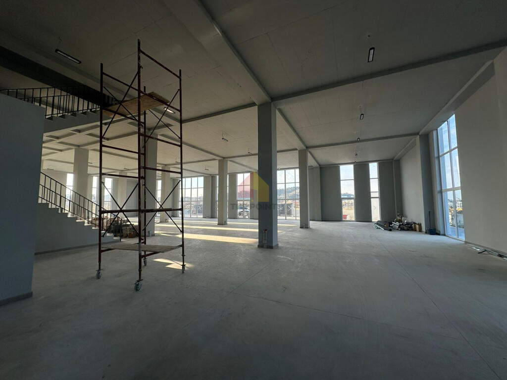 Ambient Komercial me qera 2-katesh 5300 m2 prane Ktheses se Rinasit