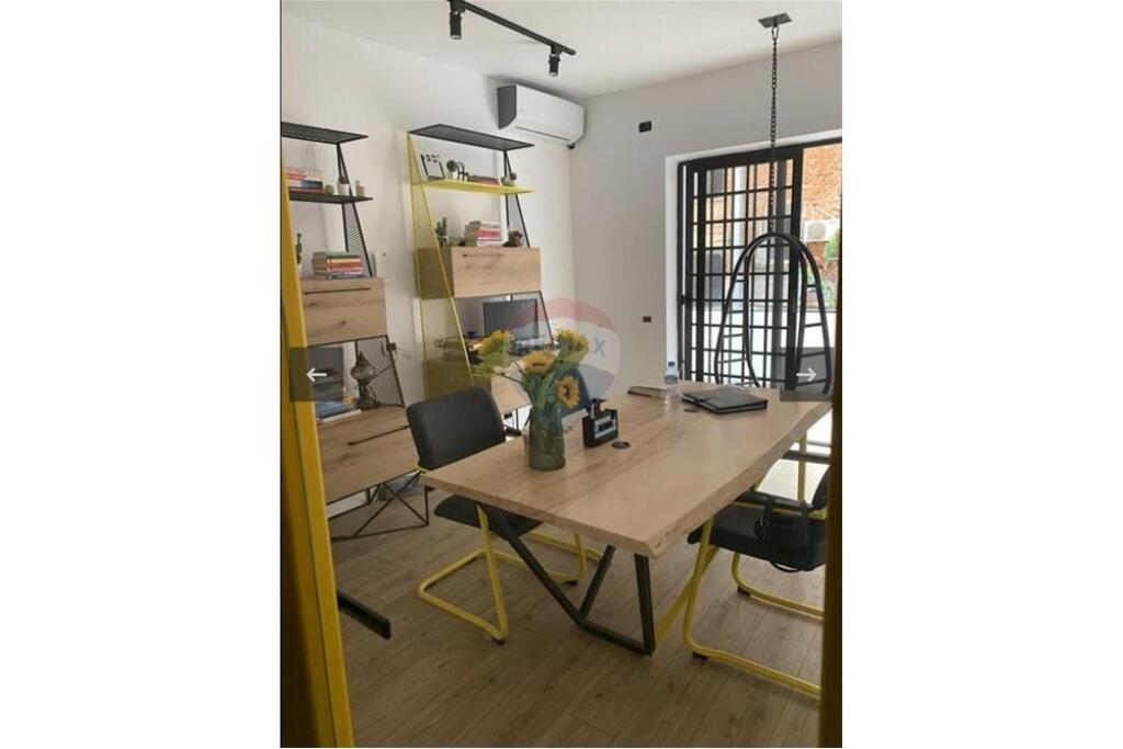 Jepet me qira ambient komercial – Rruga e Durrësit !