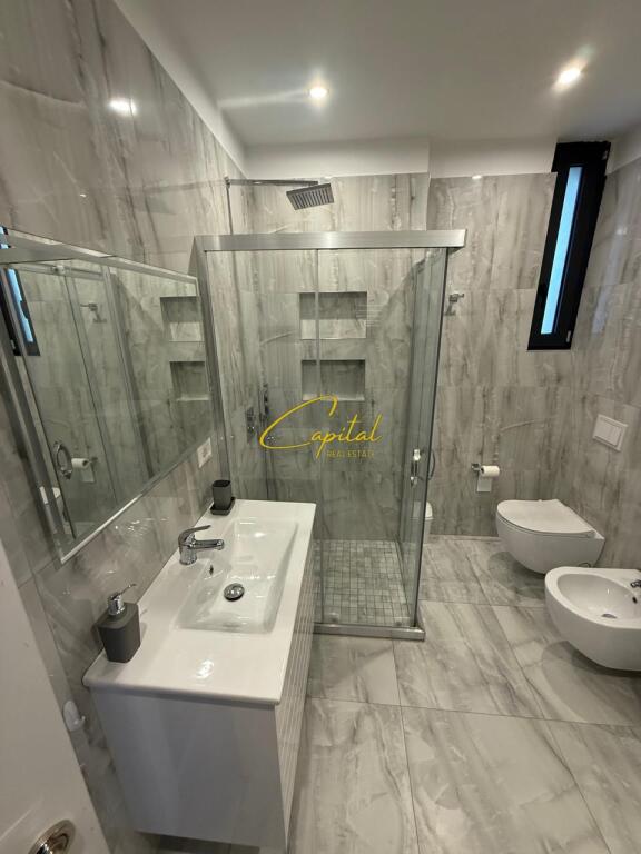 APARTAMENT ME QERA 3+1 PAZARI I RI 900 EURO