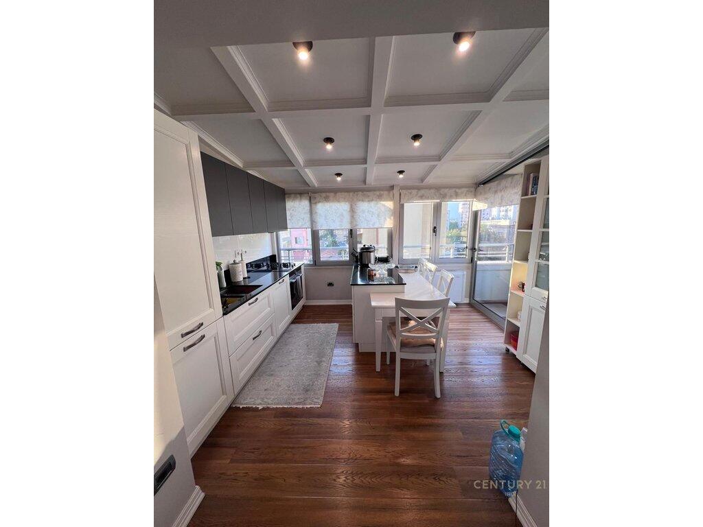 🌇 Luxury Penthouse for Rent near the Ministry of Justice – Center, Tirana