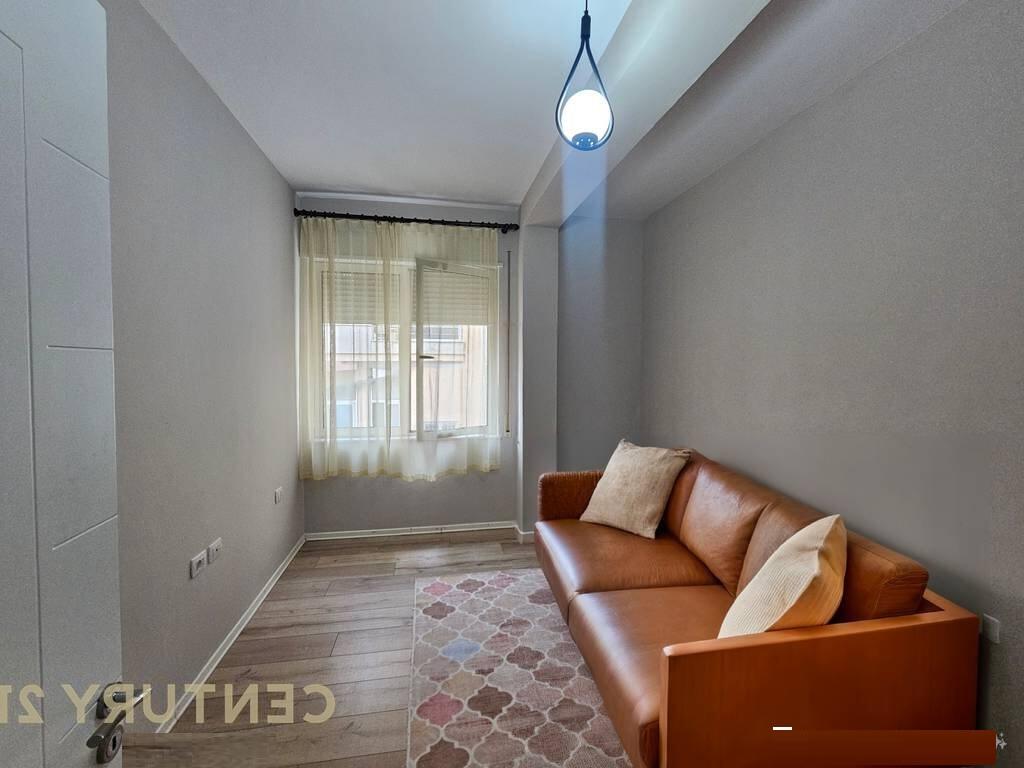 OFROHET APARTAMENT 2+1PER QIRA PRANE KOPSHTIT ZOOLOGJIK