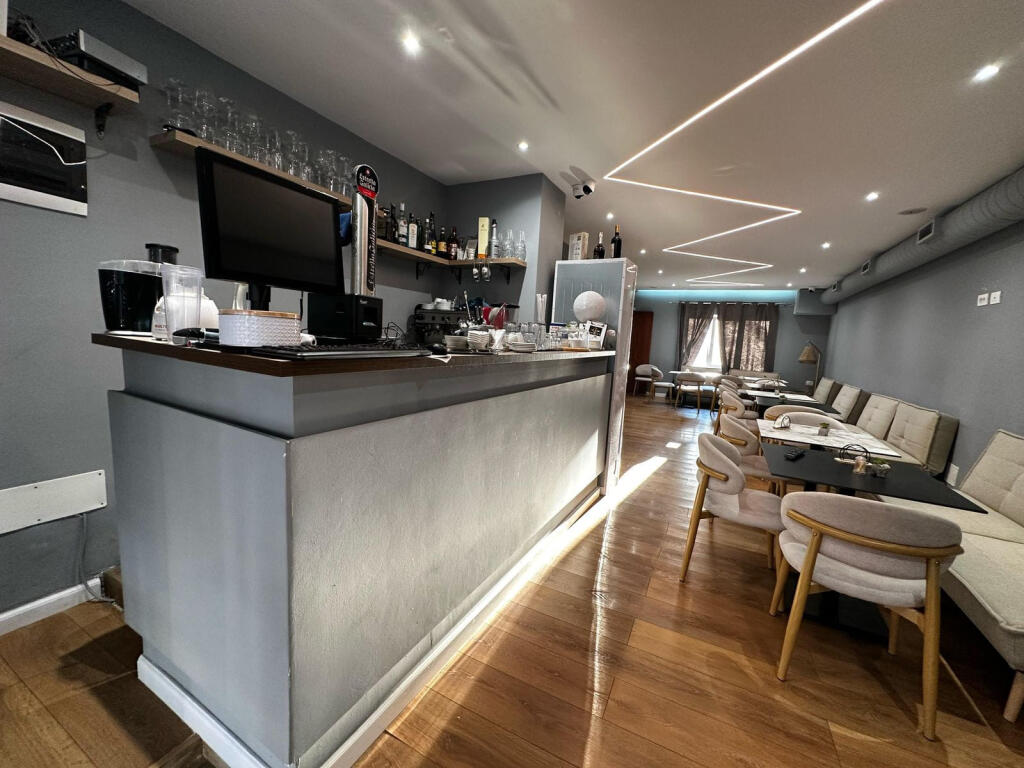Shitje Biznesi Restorant tek Komuna e Parisit (ID BSHB160) Tirane