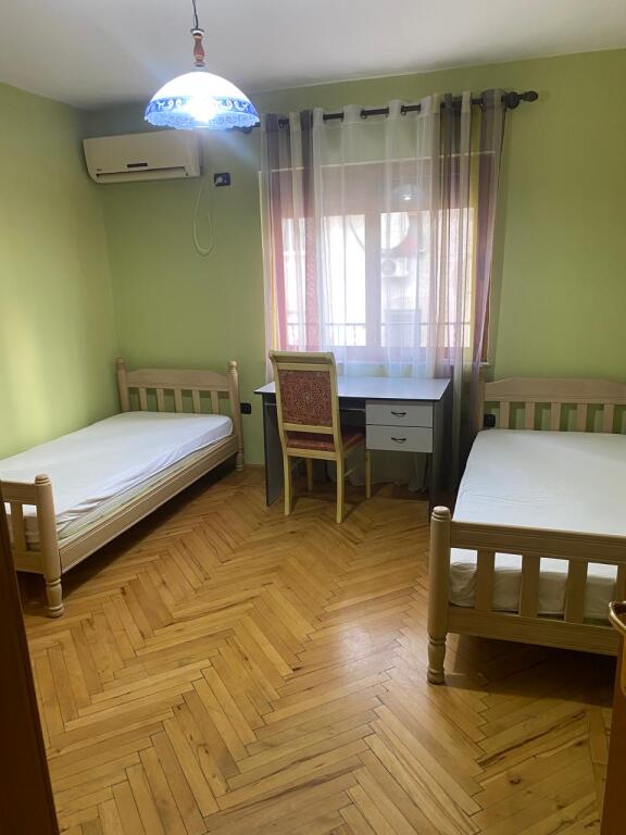 2+1 myslym shyr. Mbrapa mullirit ,600 mij lek