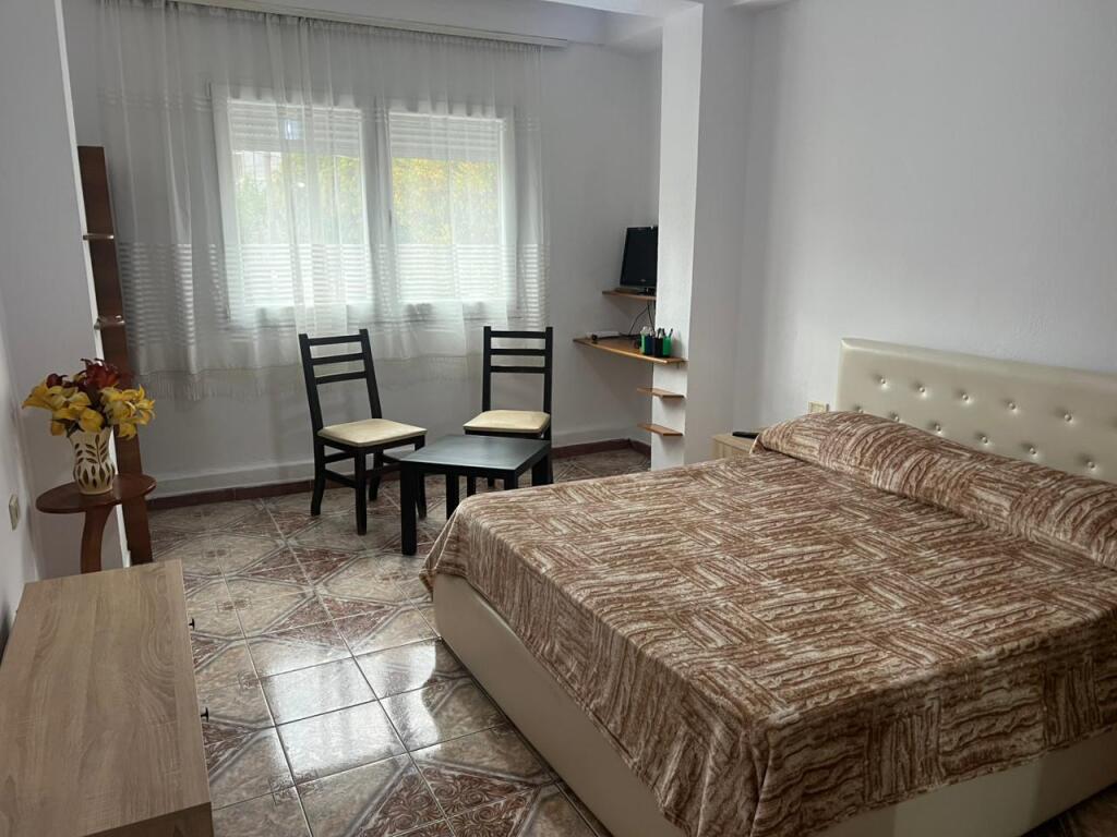 Jepet me qera apartament 2+1+2, Prane Qendres