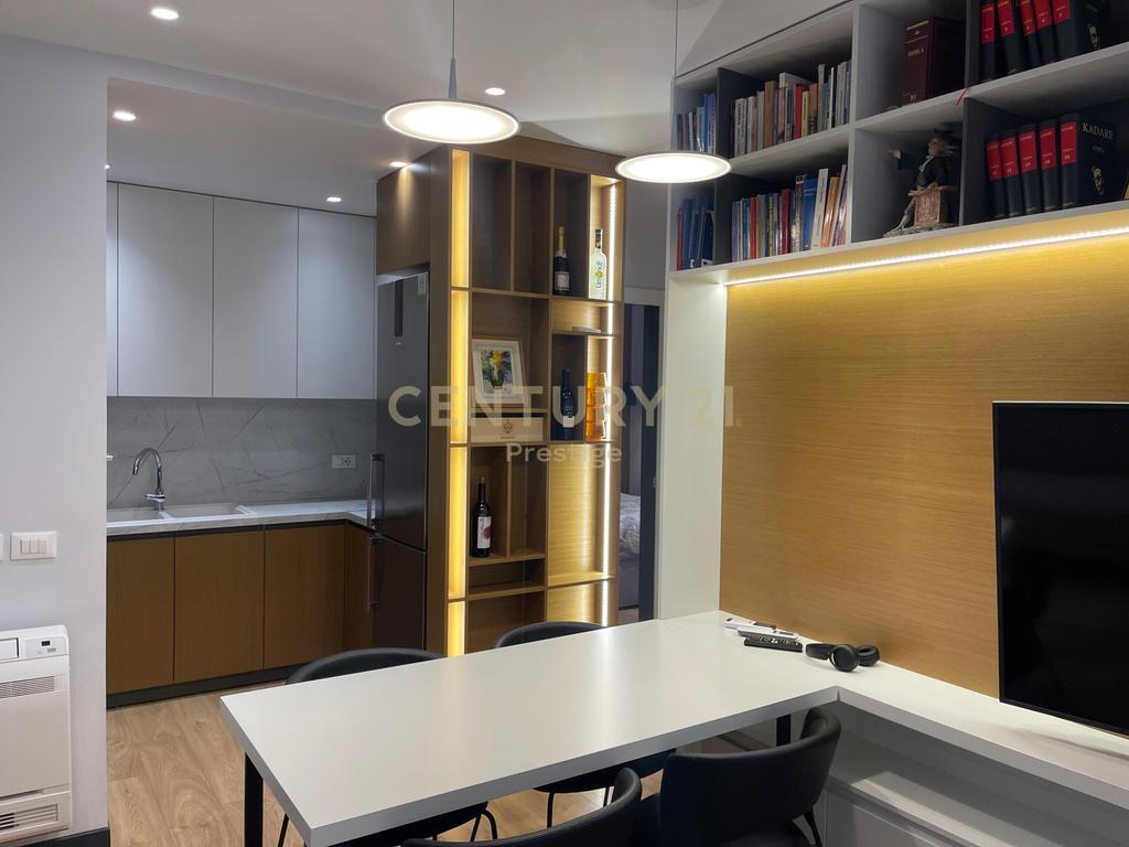 APARTAMENT 2+1+2 + GARAZH ME QIRA PRANE "RADISSON COLLECTION", LIQENI I THATE, TIRANE!
