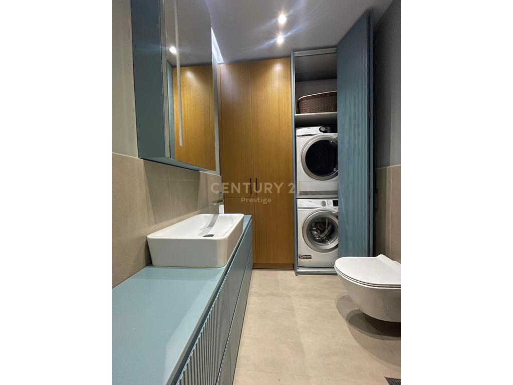 APARTAMENT 2+1+2 + GARAZH ME QIRA PRANE "RADISSON COLLECTION", LIQENI I THATE, TIRANE!