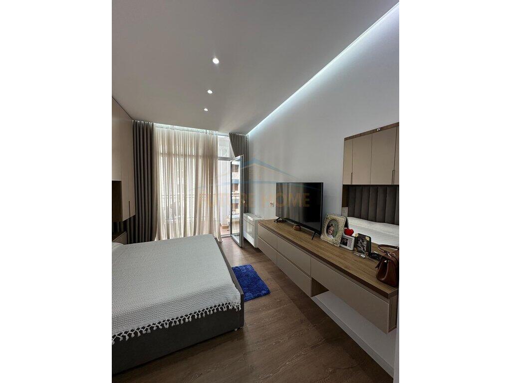 Shitet, Apartament 3+1+2, Jordan Misja, Tiranë