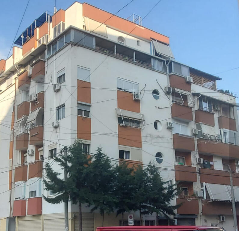 Jepet apartament 2+1 me qera tek Pazari Ri