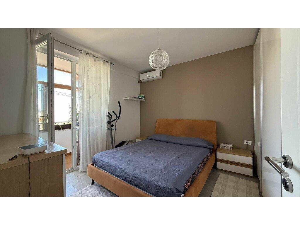 Brryli, ofrohet për qira apartament 2+1!