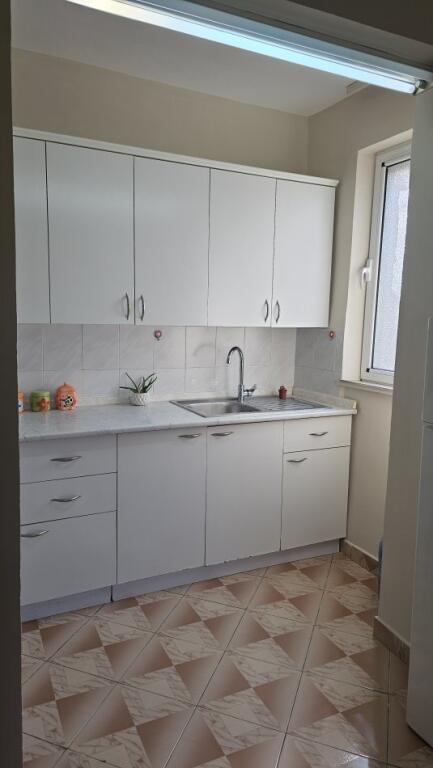 Jepet Me Qera Apartament 2+1+1 Ballkon