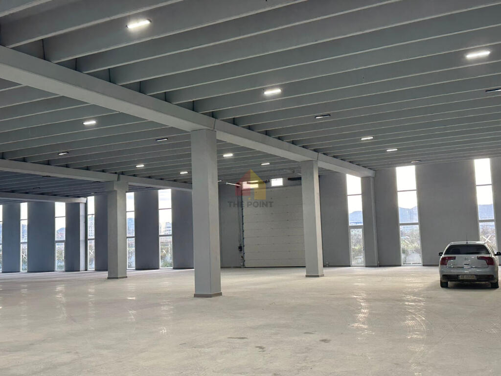 Ambient Komercial me qera 2-katesh 5300 m2 prane Ktheses se Rinasit