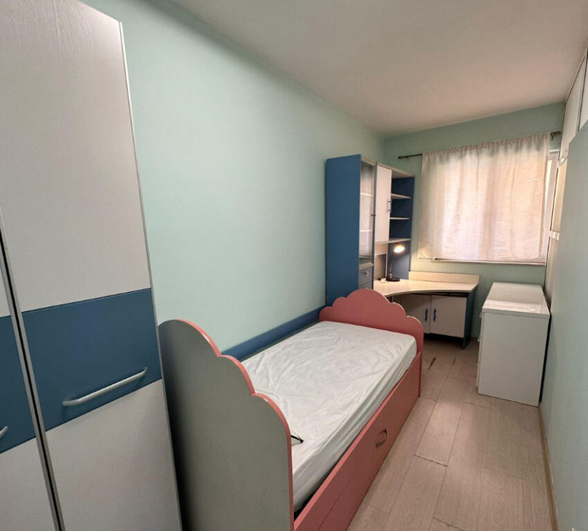 Jepet apartament 2+1 me qera tek Pazari Ri