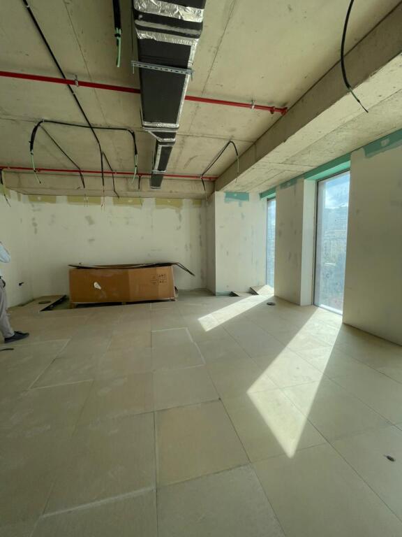 🏢 Zyrë me Qira – DownTown One, Tiranë