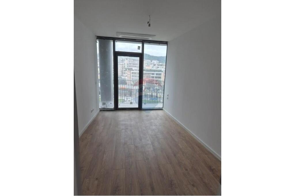 UFFICIO IN AFFITTO PRESSO LAKE VIEW !