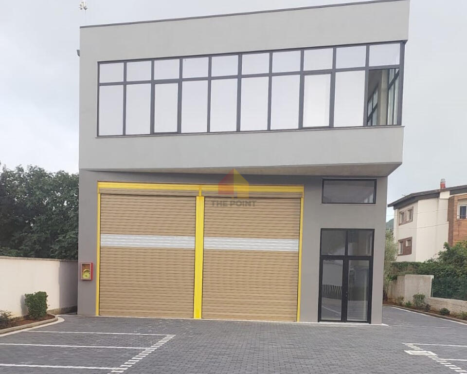 Jepet më qera ambient komercial 360 m2 pranë TEG