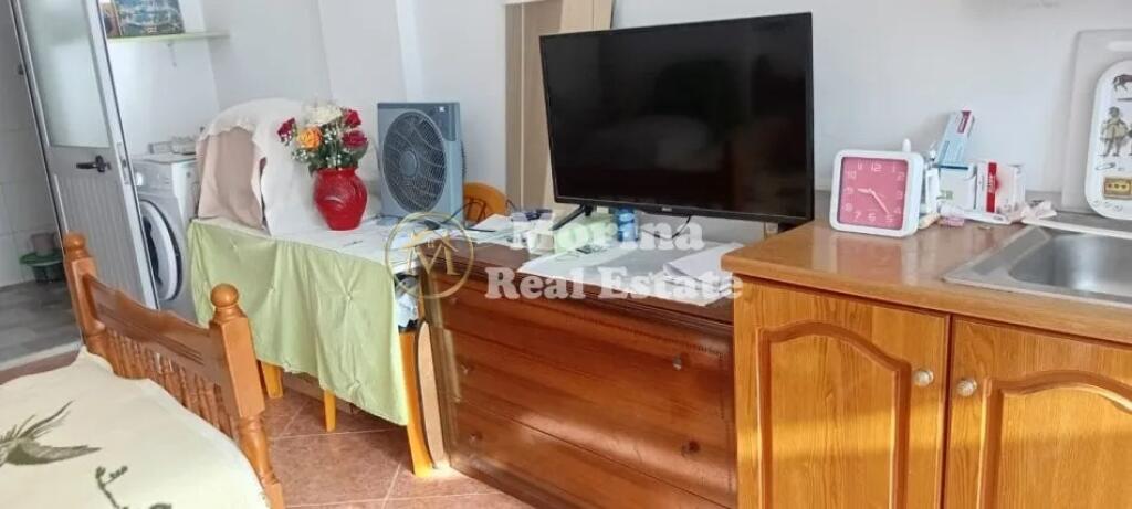 Shitje, Garsionere, ne Durres, ne Rrugen Pavarsia, zona e plazhit, 50000 Euro