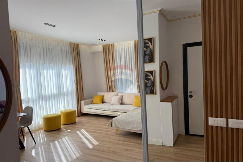 Apartament 2+1+post parkimi me qira!