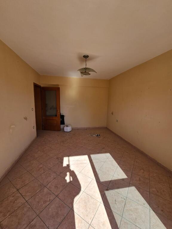 JEPET ME QERA AMBJENT BIZNESI PER QERA PRANE LULISHTES TEK MUZEUMI , DURRES