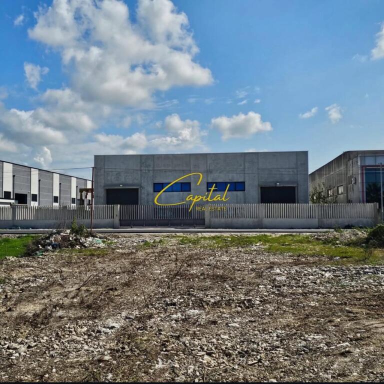 KAPANON ME QERA 3.500 M2 AUTOSTRADA TR-DR 9000 EURO