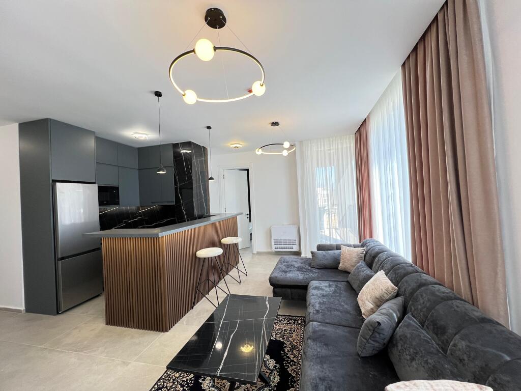 ✨ Appartamento moderno 2+1+2 in affitto con posto auto 📍 Posizione: Lago Secco, Tirana