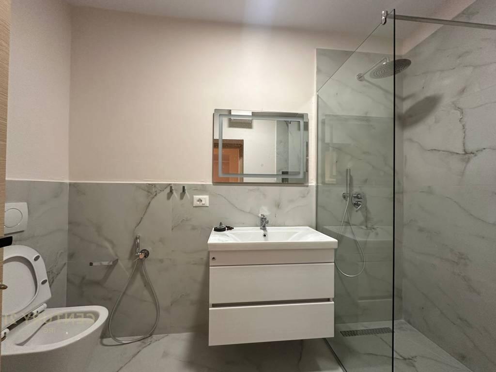 Ambient per Zyre tek Myslym Shyri! 600 € /Muaj