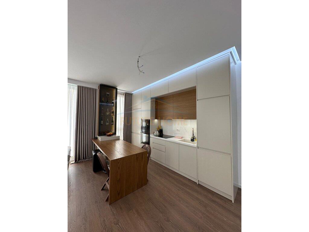 Shitet, Apartament 3+1+2, Jordan Misja, Tiranë