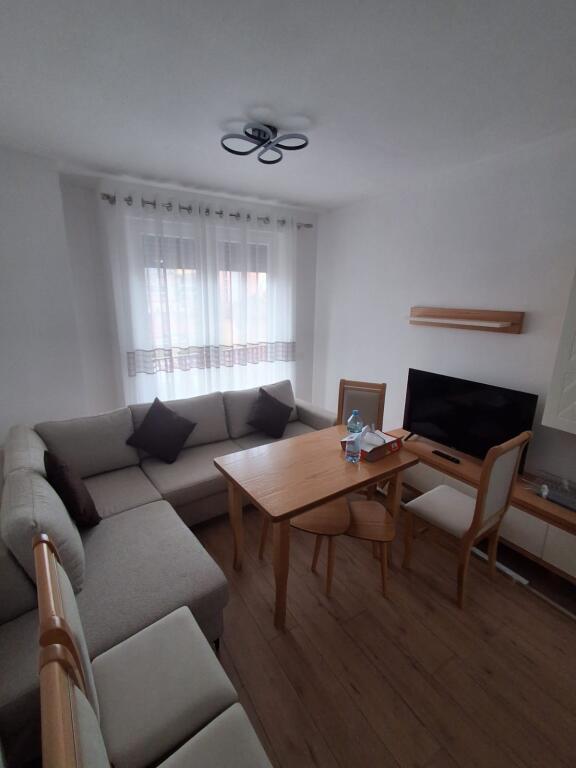 Jepet Apartament me Qera 2+1 Te rr e Dibres ne qender