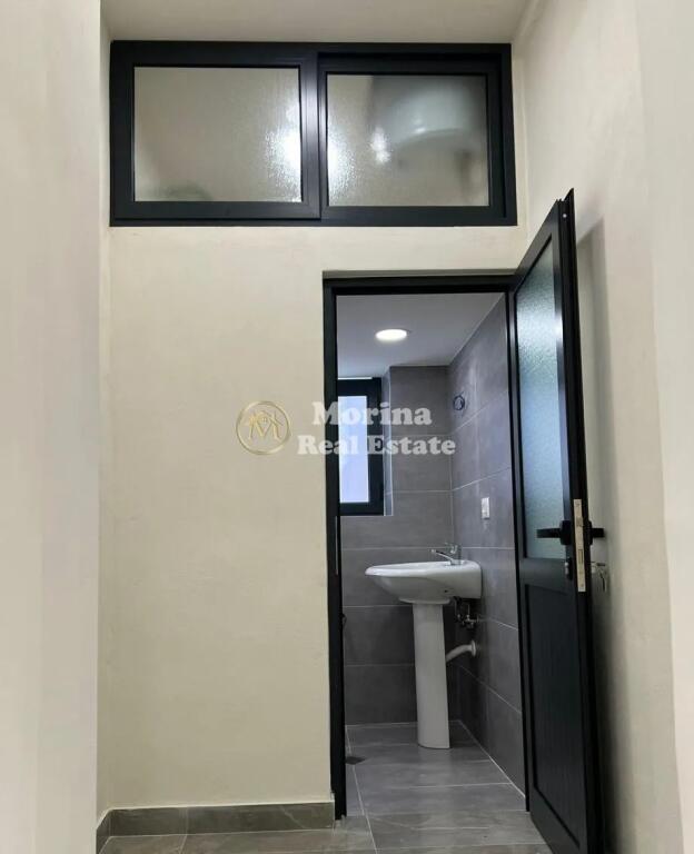 Ambient Biznesi/Dyqan, Stadiumi Dinamo, 490.000 Euro.