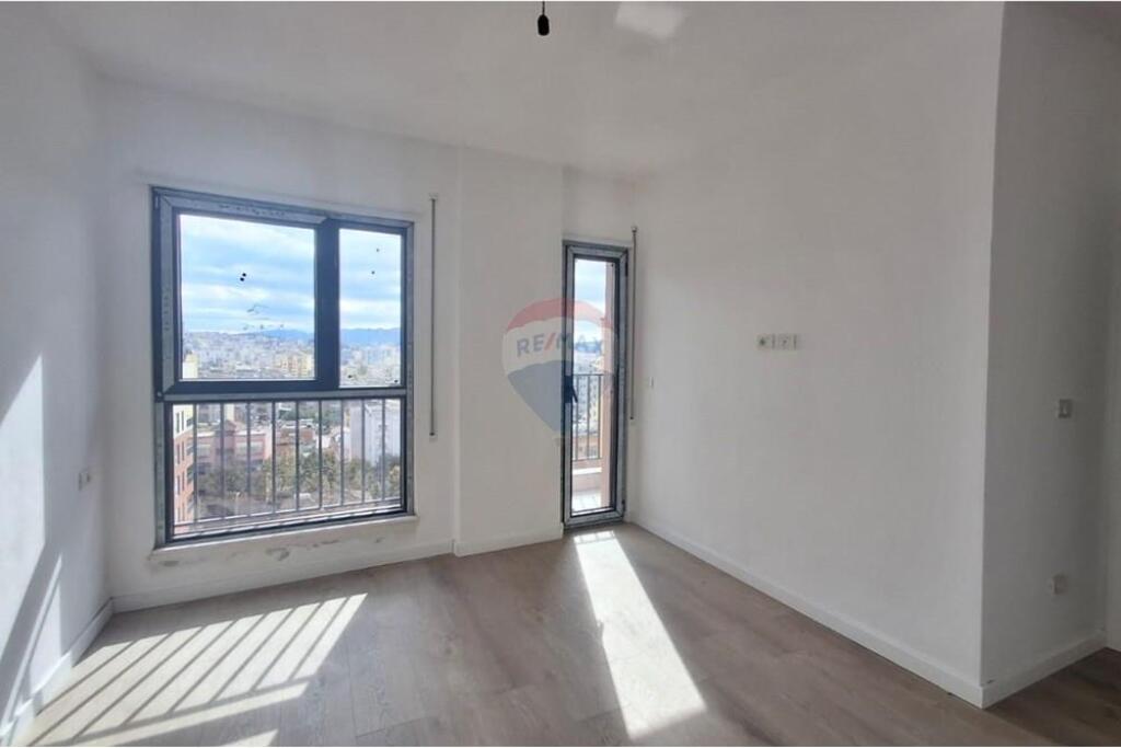 Apartment 3+1+ Veranda near the Red School!