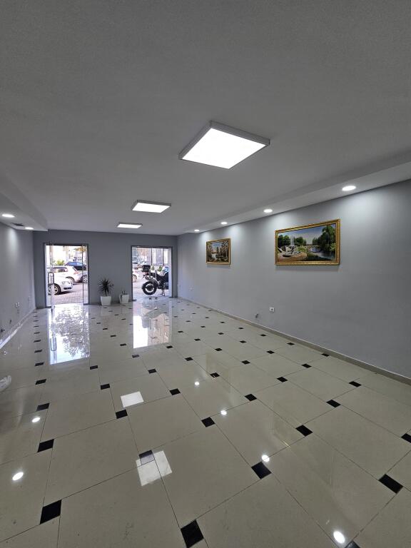 Ambient biznesi per qera prane Markates