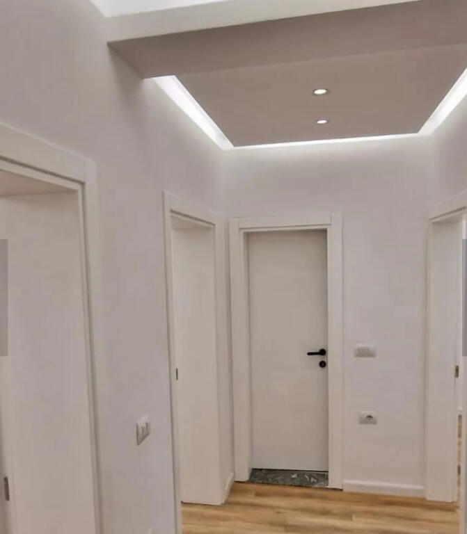 Jepet apartament 120 m2 per biznes ose banim tek kafe flora, qender