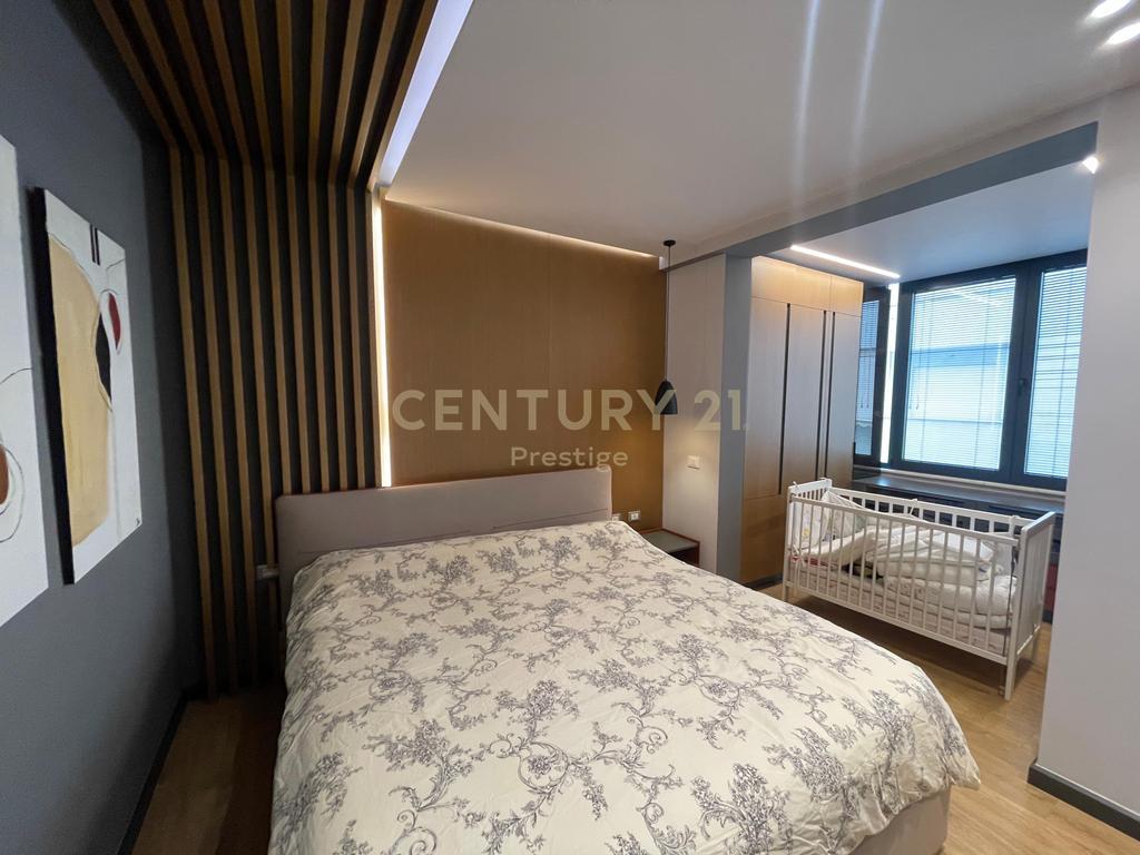 APARTAMENT 2+1+2 + GARAZH ME QIRA PRANE "RADISSON COLLECTION", LIQENI I THATE, TIRANE!