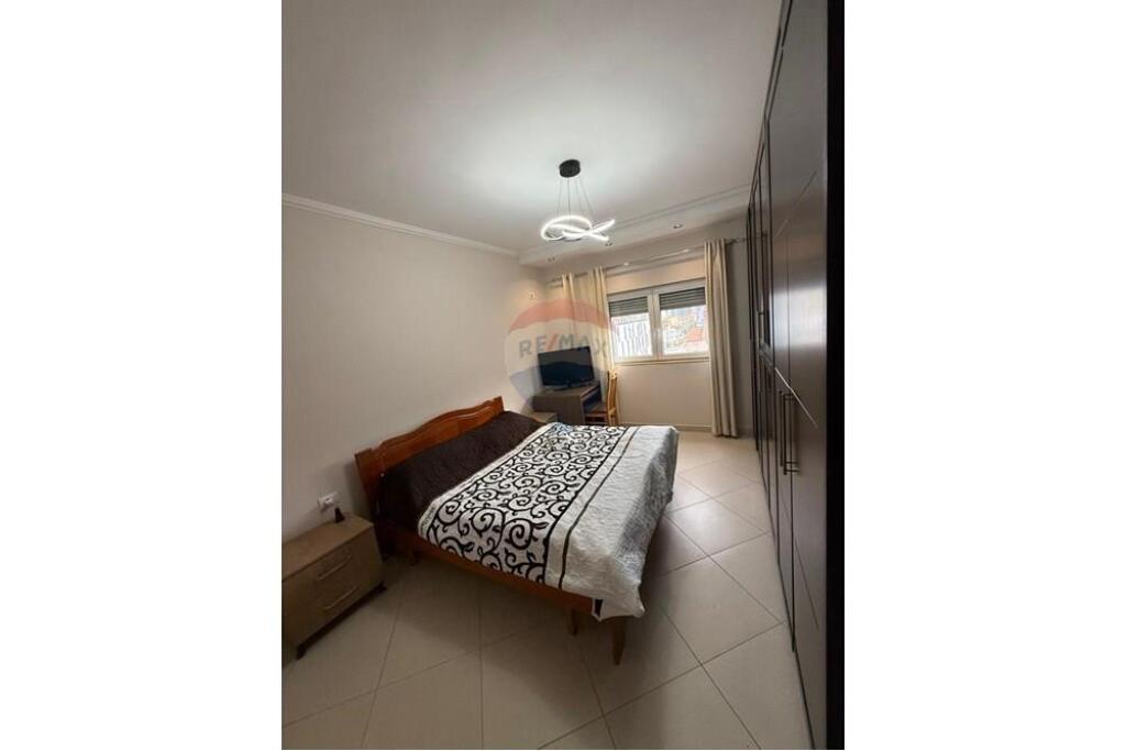 Apartament 2+1+2 me post parkimi për qira në Astir