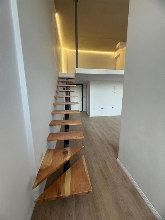 Jepet ambient biznesi (duplex ) me qera tek Stadiumi Dinamo