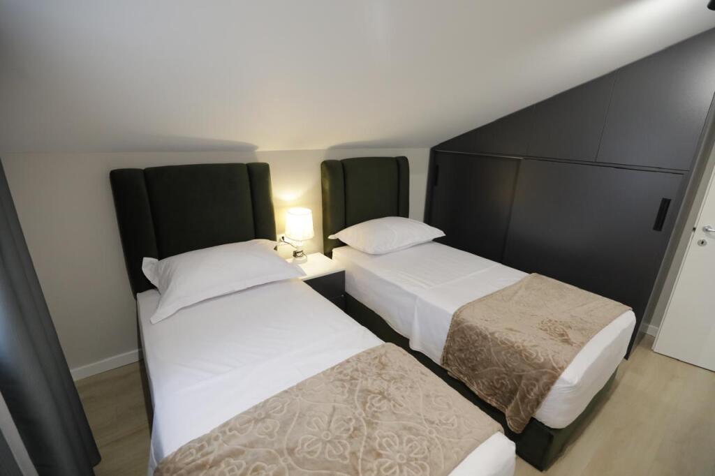*Apartament 3+1+2+Parking Me Qira | ne Porcelan*