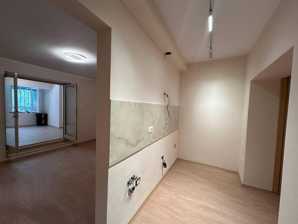 Ambient per Zyre tek Myslym Shyri! 600 € /Muaj