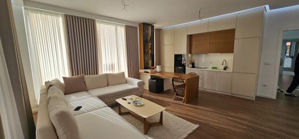 Shitet Apartament 3+1+2 – Bulevardi i Ri, Tiranë