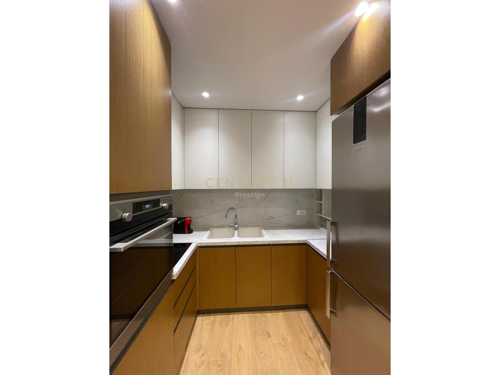 APARTAMENT 2+1+2 + GARAZH ME QIRA PRANE "RADISSON COLLECTION", LIQENI I THATE, TIRANE!