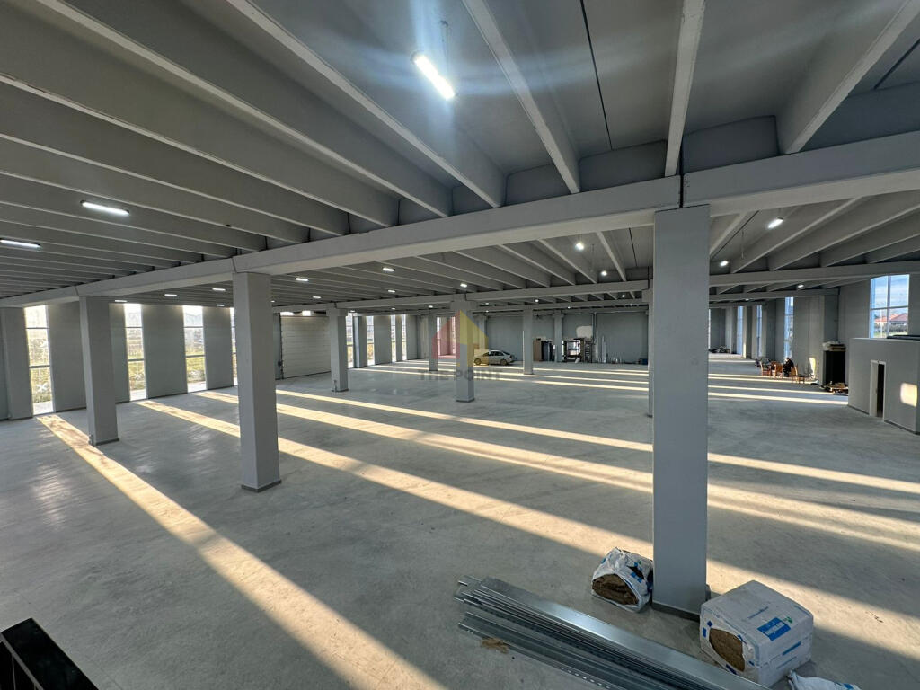 Ambient Komercial me qera 2-katesh 5300 m2 prane Ktheses se Rinasit