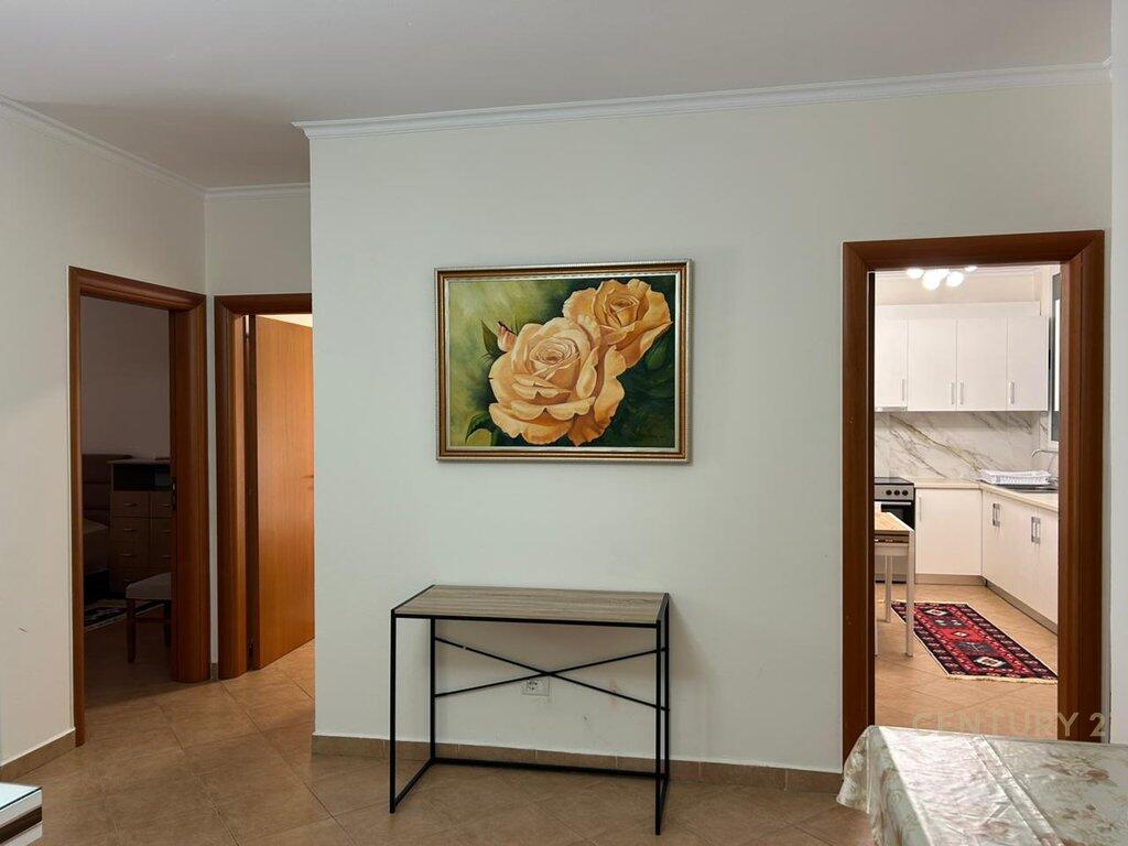 APARTAMENT 2+1+2 ME QERA PRANË RRUGËS SË KAVAJËS.