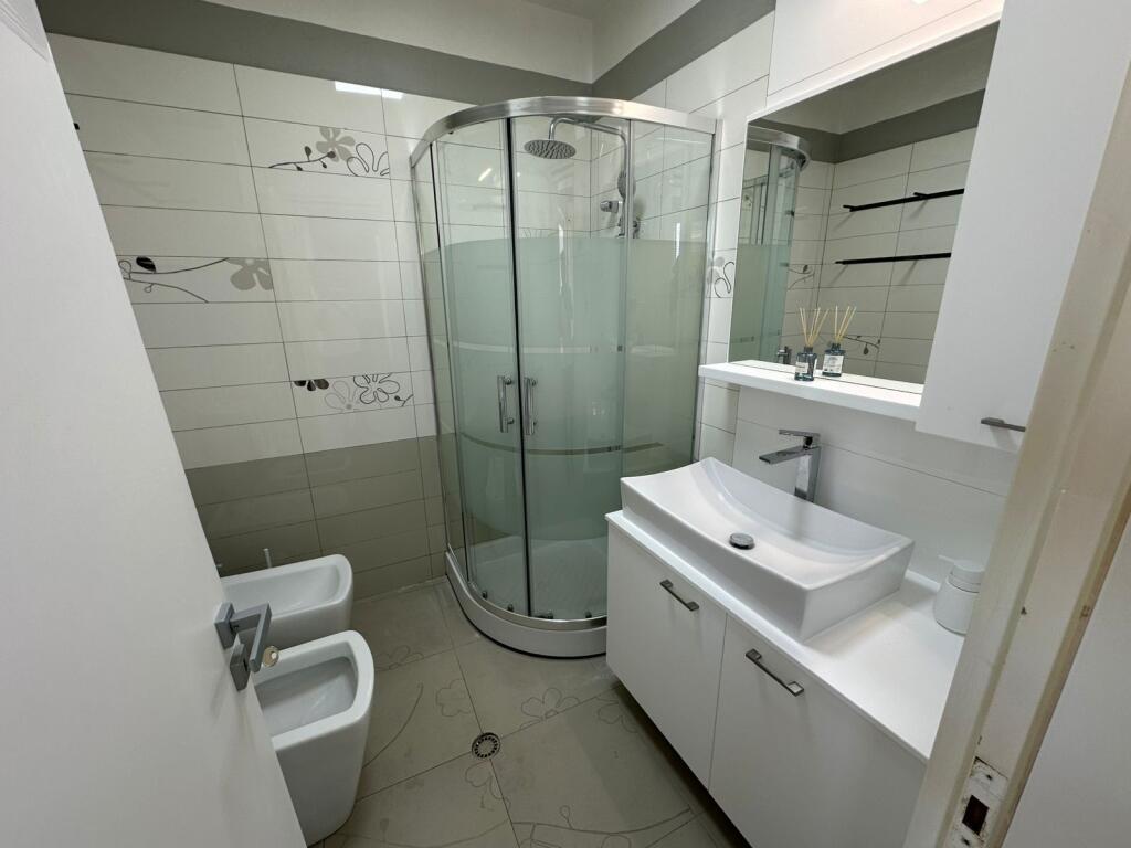 APARTAMENT ME QERA 3+1 PAZAR I RI 70.000 LEKE