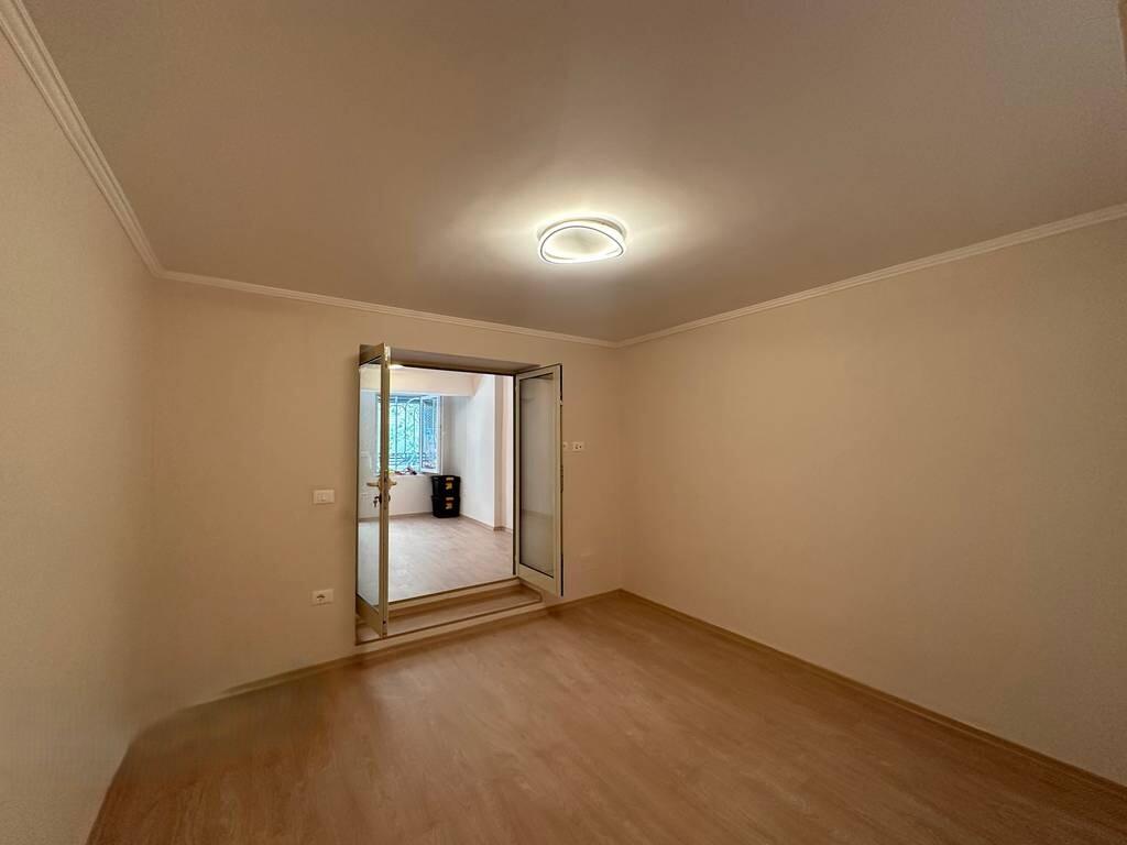 Ambient per Zyre tek Myslym Shyri! 600 € /Muaj