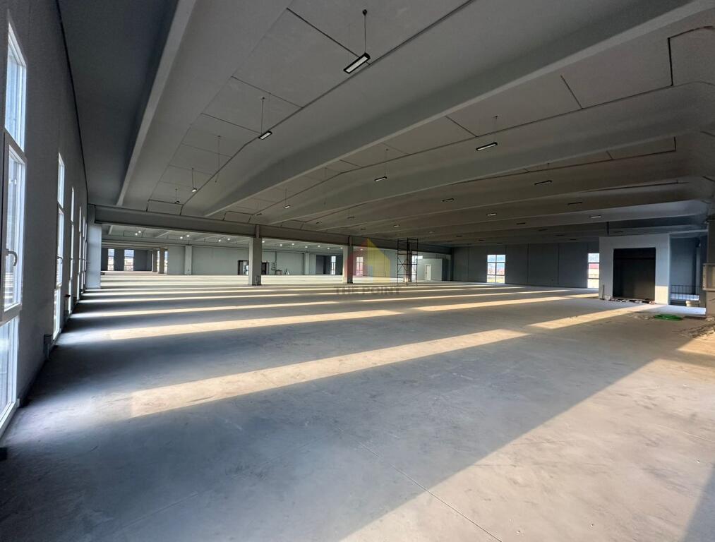Ambient Komercial me qera 2-katesh 5300 m2 prane Ktheses se Rinasit