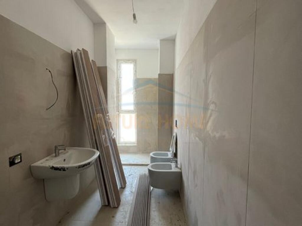 In vendita, Appartamento 2+1+2, Via Besa, Tirana