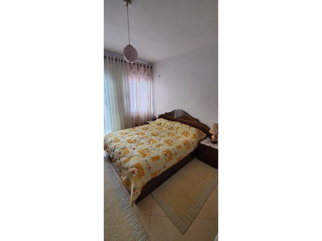 Jepet apartament 2+1 Me Qira në Rrugen Haxhi Dalliu .