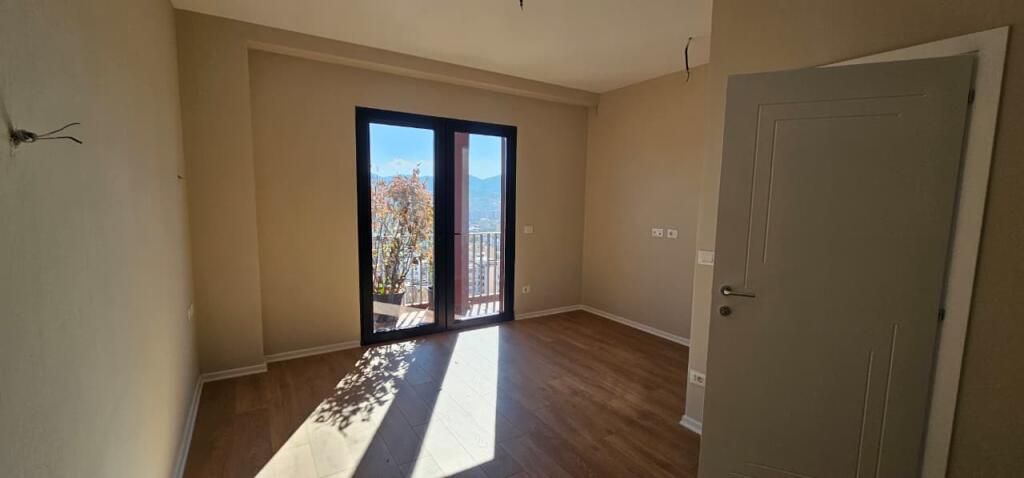 Zyre me Qira – në Garden Building