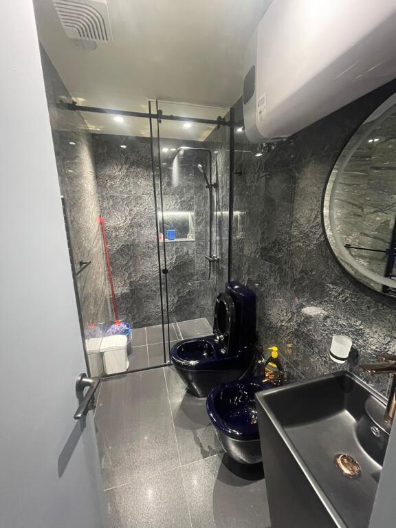 Jepet me qera apartament 1+1,700 euro,në katin e 2-të, ne qender tek Taiwani