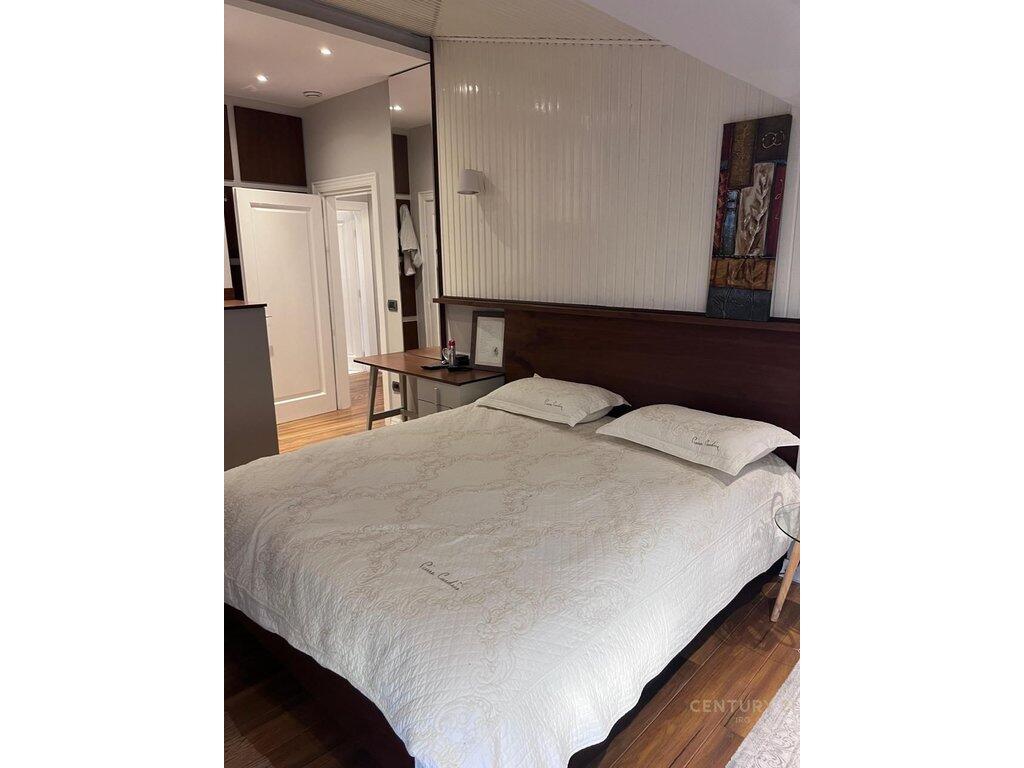 🌇 Luxury Penthouse for Rent near the Ministry of Justice – Center, Tirana